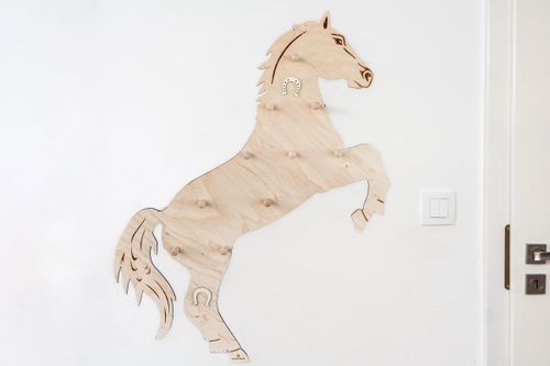 Wieszak ścienny w kształcie konia na Arena.pl