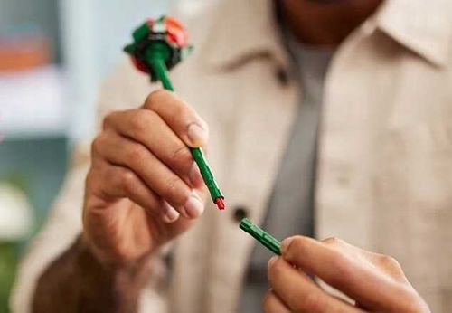 10328 - lego icons - bukiet róż na Arena.pl