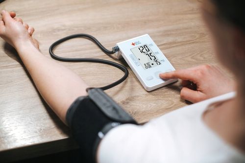 CIŚNIENIOMIERZ NARAMIENNY MEDYCZNY ELEKTRONICZNY WYSOKIE CIŚNIENIE PREZENT na Arena.pl