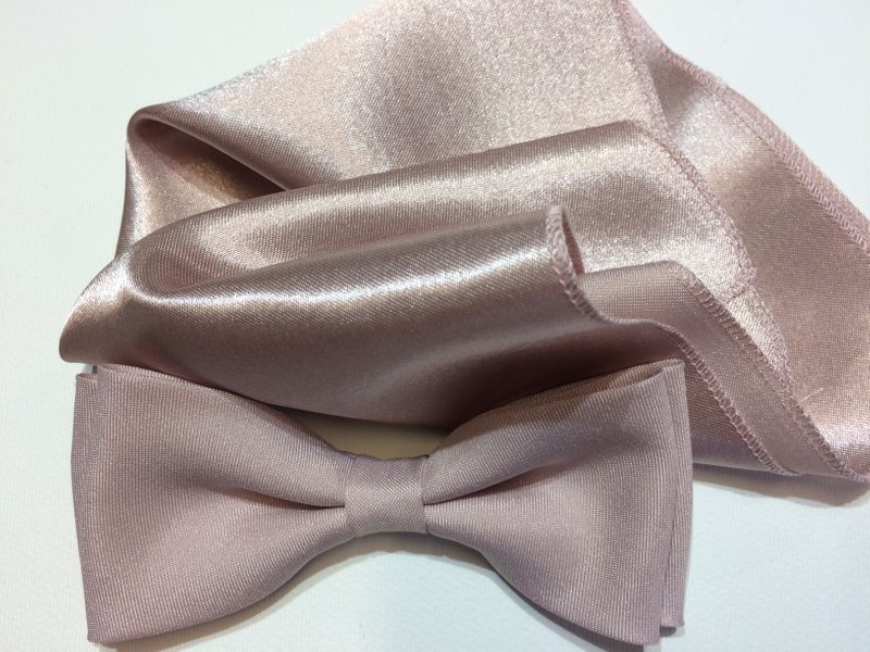 PUDROWY RÓŻ MUCHA Z POSZETKĄ DO UŁOŻENIA zdjęcie 1