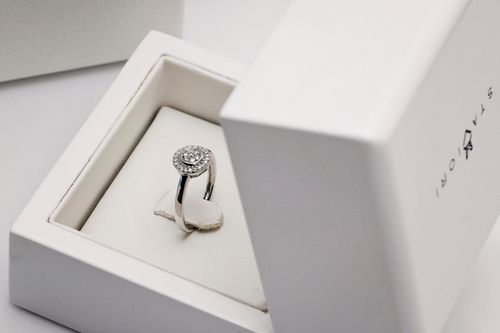 Złoty pierścionek PBD3892 - Diament na Arena.pl