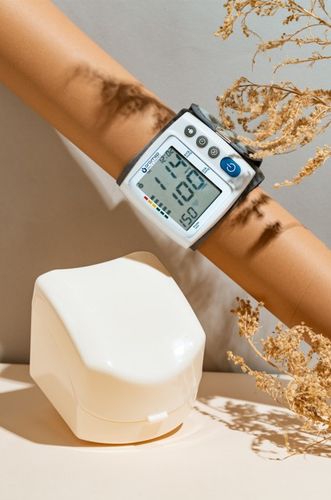 CIŚNIENIOMIERZ NADGARSTKOWY NA NADGARSTEK ETUI ARYTMIA LCD PAMIĘĆ na Arena.pl