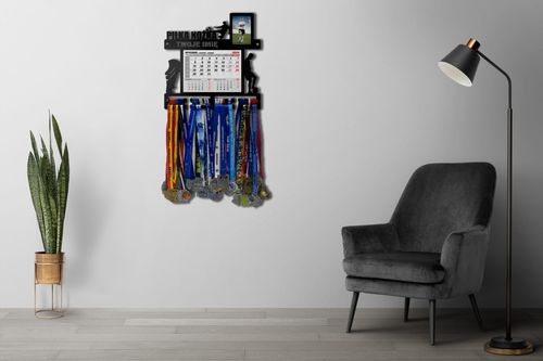 Wieszak na medale PIŁKA NOŻNA z kalendarzem i ramką na zdjęcie  imię 386.1 na Arena.pl