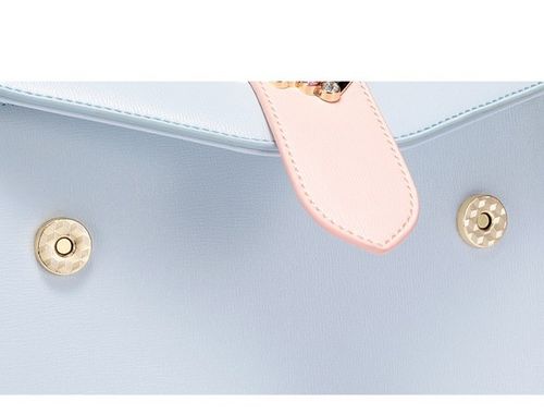 Modna czerwona listonoszka na Arena.pl