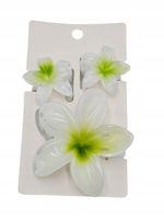 Zestaw trzech spinek klamra plastikowa kwiatek hawajski biało-zielony 8cm