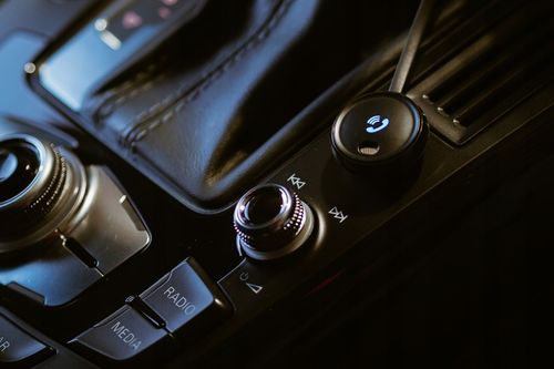 TRANSMITER BLUETOOTH SAMOCHODOWY ŁADOWARKA ZESTAW GŁOŚNOMÓWIĄCY USB QC3.0 na Arena.pl