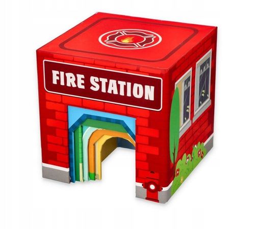 Piramida z kubeczków z pojazdami na Arena.pl