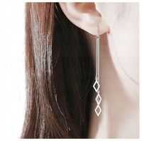 Kolczyki Przekładane Przez Ucho Wiszące Kolor Srebrne Romby Subtelne 75mm