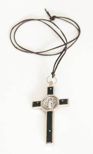 KRZYŻYK METALOWY CZARNY ŚW Benedykta 4,5 x 8cm /dziesiątka drewniana 2 w 1 na Arena.pl