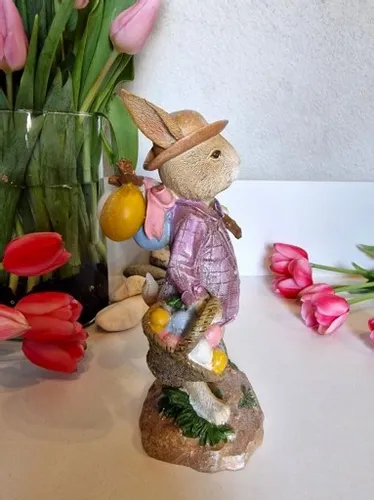 FIGURKA - WIELKANOCNY ZAJĄC KRÓLIK Z PISANKAMI II na Arena.pl