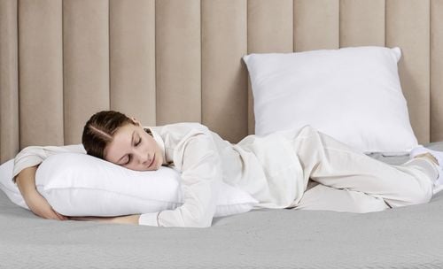 poduszka 70x80 cm antyalergiczna gładka mikrofibra biała silikon na Arena.pl