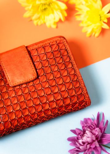 portfel damski zamykany na zatrzask w pomarańczowym kolorze - rovicky na Arena.pl