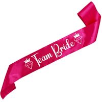 Team Bride z diamentem - różowa szarfa z białym nadrukiem