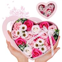 bukiet zapachowych kwiatów mydlanych w ozdobnym pudełku, buk01r