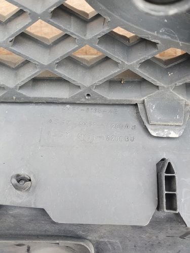 Grill Atrapa Chłodnicy Zderzaka Znaczek Ford Focus Mk2 4M518C436A 4M518138A na Arena.pl