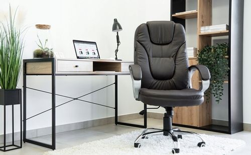 FOTEL BIUROWY OBROTOWY KRZESŁO BIUROWE OBROTOWE ERGONOMICZNY SKÓRZANY BRĄZ na Arena.pl