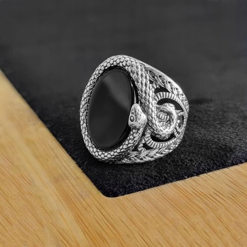 Sygnet srebrny Wąż pr. 925 Pierścień z Owalnym Onyksem i wężem | r. 20 na Arena.pl