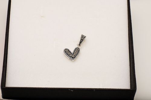 Srebrny wisiorek Staviori na Arena.pl