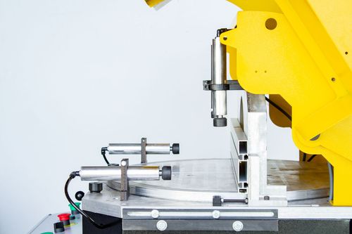 Półautomatyczna przecinarka Piła tarczowa do cięcia profili 4kW ze stołami na Arena.pl