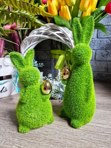 FIGURKA WIELKANOCNY ZAJĄC KRÓLIK zielony ze złotym jajkiem model I zdjęcie 3