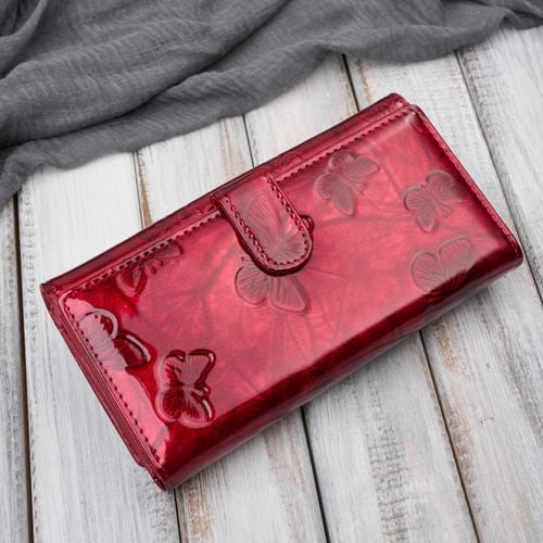 portfel damski skórzany duży czerwony lakierowany ze wzorem na Arena.pl
