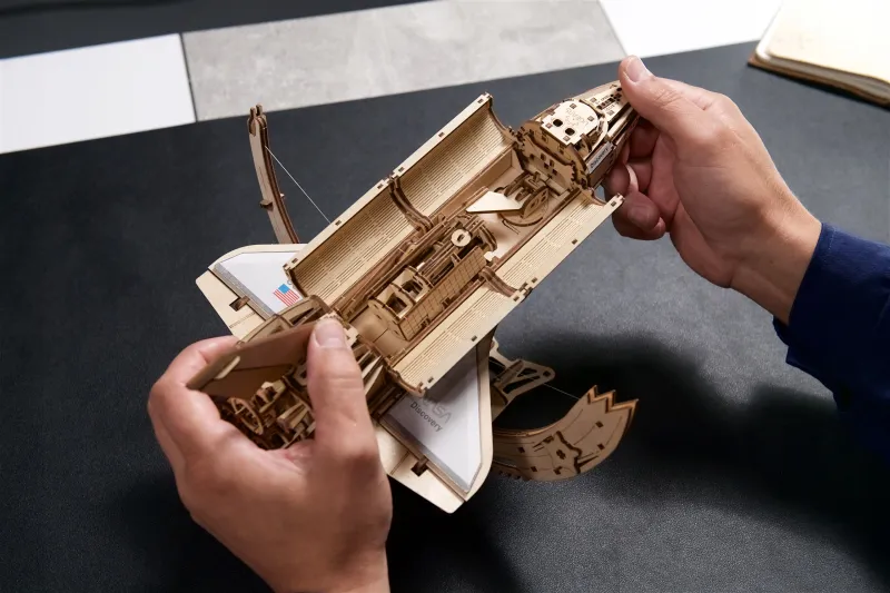 Puzzle 3D UGEARS Wahadłowiec NASA Discovery zdjęcie 8