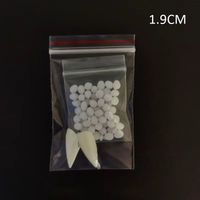 Kły dekoracyjne na Halloween z plastiku – 1,9 cm
