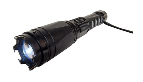 Latarka z paralizatorem GUARD Tornado X4 Strobo + focus + zbijak szyb + 2 ł na Arena.pl