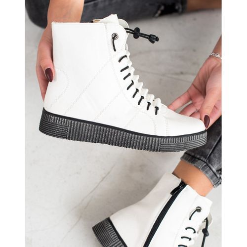 Białe Workery Na Platformie r.39 na Arena.pl