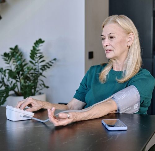 CIŚNIENIOMIERZ NARAMIENNY AUTOMATYCZNY PRO-25 ARYTMIA ETUI Z ZASILACZEM na Arena.pl