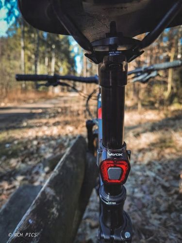 LAMPKA ROWEROWA TYLNA LED NA ROWER ŚWIATŁO CZERWONE MOCNE TYŁ AKU USB VAYOX na Arena.pl