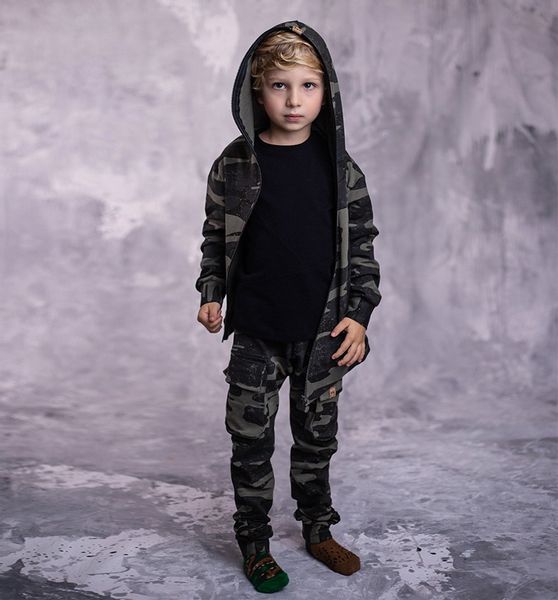 T-shirt czarny z przeszyciami 116 zdjęcie 3