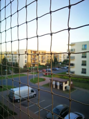 ZESTAW GRUBA SIATKA DLA KOTA NA ZACZEPY 2 x 1.5 m OCZKO 40 mm BEZ WIERCENIA na Arena.pl