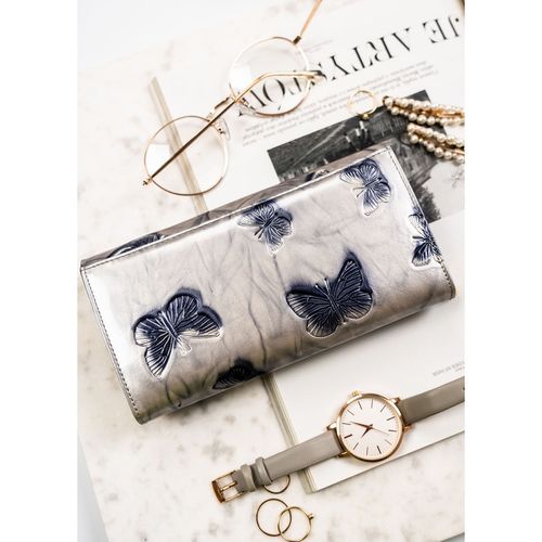 pojemny portfel damski ze skóry naturalnej w srebrnym kolorze zamykany na Arena.pl