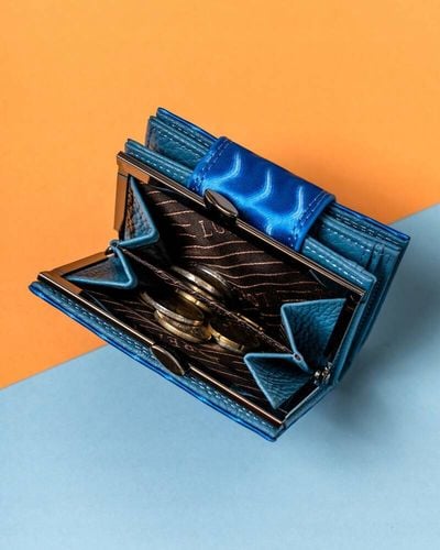 skórzany portfel damski na zatrzask i bigiel ze wzorem w fale - lorenti na Arena.pl