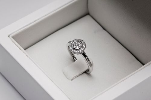 Złoty pierścionek PBD3892 - Diament na Arena.pl