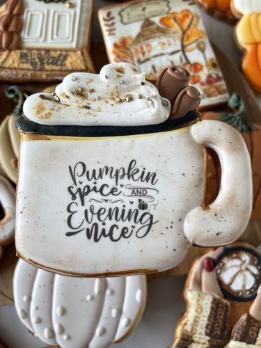 CIASTKO LUKROWANE KUBEK KAWOWY PUMPKIN SPICE AND EVENING NICE na Arena.pl