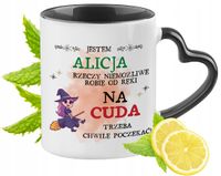 Dla Alicji Kubek Czarny Z Uszkiem W Kształcie Serca Na Prezent Z Nadrukiem