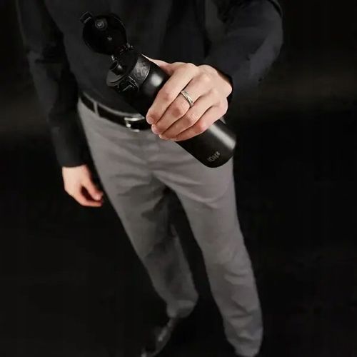 Czarny bidon na wodę elegancki i sportowy do biura na siłownię ION8 0,6 l na Arena.pl