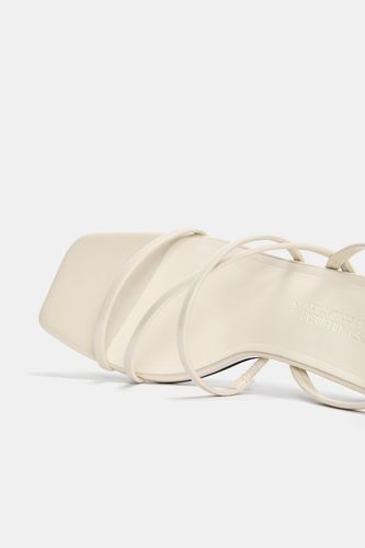 Sandały na obcasie z paskami Pull&Bear R39 na Arena.pl