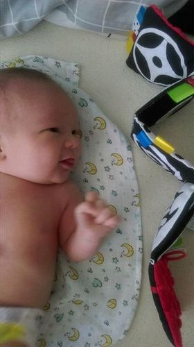 Kontrastowa Książeczka mała czerwona Hencz Toys na Arena.pl