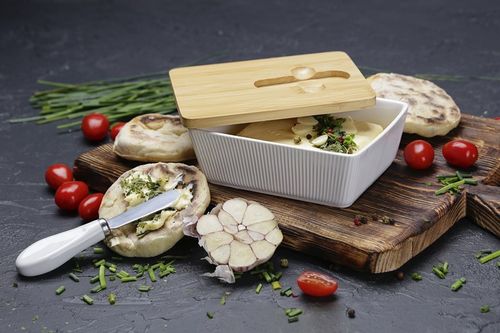 MASELNICA Maselniczka porcelanowa z nożykiem OSBORN biała z bambusem na Arena.pl