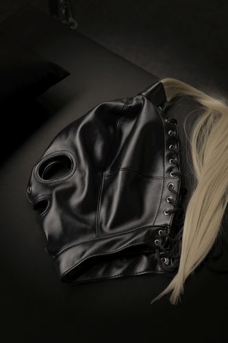 mask with blonde ponytail   black na Arena.pl