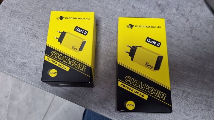 Szybka ładowarka sieciowa GaN II 65W 3A QC 3.0 2x USB C + 1x USB A zdjęcie 5