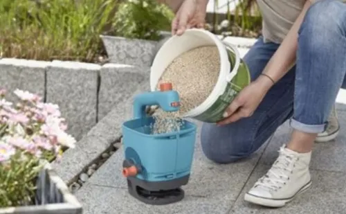 Siewnik ręczny rozsiewacz nawozów trawy M GARDENA 0431 na Arena.pl
