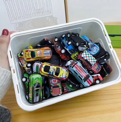 DUŻY ZESTAW SAMOCHODÓW METALOWE RESORAKI w walizce Autka AUTKO Z NAPĘDEM na Arena.pl