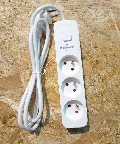 Przedłużacz Listwa Antyprzepięciowa 3 Gniazda 1,5m Zasilająca z Włącznikiem na Arena.pl