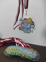 MEDAL Z PLEXI 8 cm z TWOIM WZOREM nadrukiem UV personalizowany