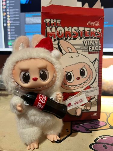 MASKOTKA LALKA LALECZKA BRELOK FIGURKA PLUSZAK NIESPODZIANKA LABUBU COLA na Arena.pl