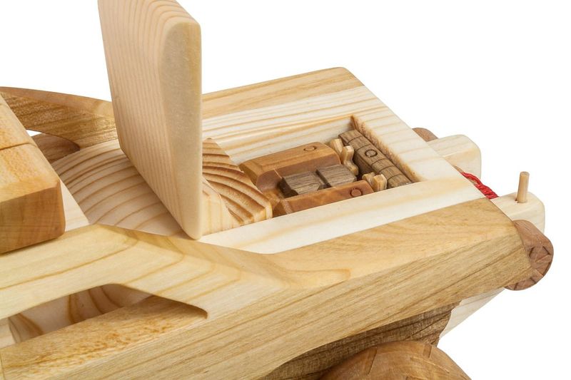 Duży, drewniany samochód "Monster Truck" zdjęcie 3